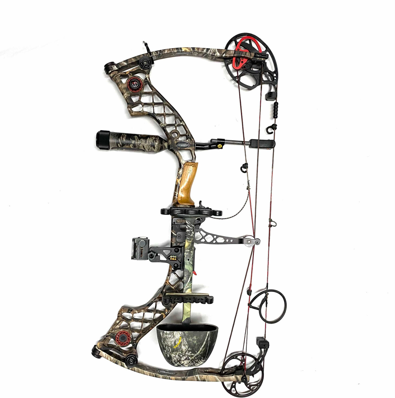 mathews-z7-extreme-side.jpg Side view of Mathews Z7 Extreme compound bow on camo background